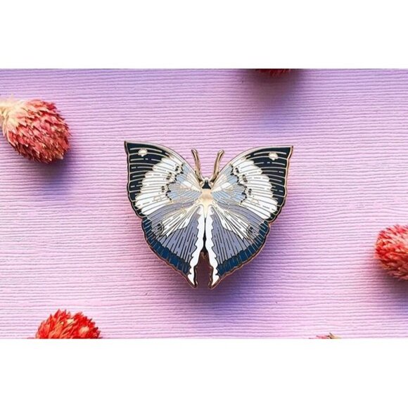 Blue Oakleaf Butterfly Enamel Pin - Gold Plated Nature Jewelry - Garden Brooch - Picture 6 of 8